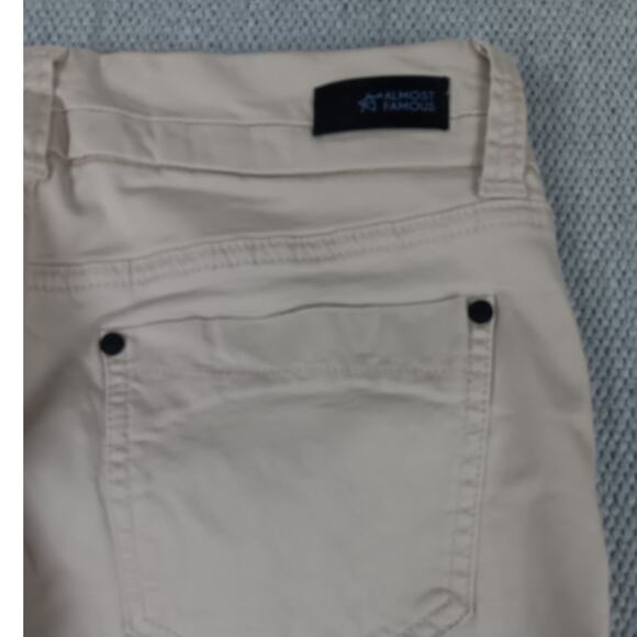 Almost Famous Jeans Womens 11 31X30 Beige Skinny Stretch Straight Leg Preppy - Picture 9 of 13